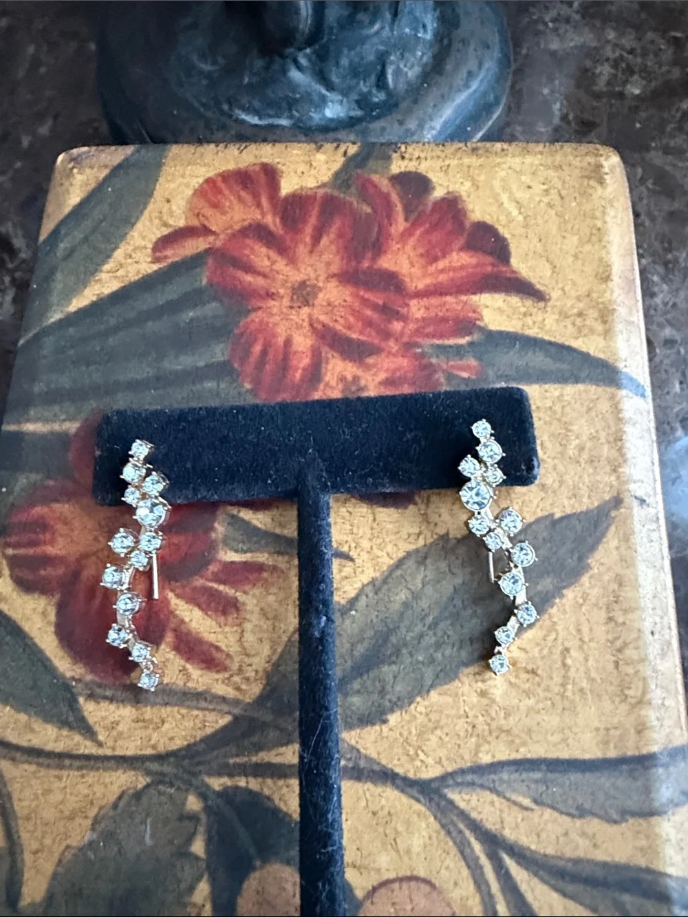 Elegant Gold and Clear Crystal pierced earrings Earrings